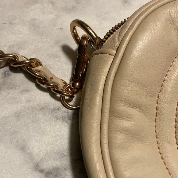 Valentino Cream Quilted Crossbody Bag with Gold Chain - Picture 6 of 16